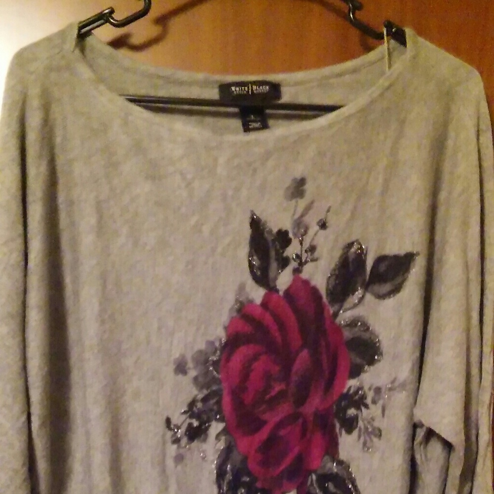 Sweater with 3/4 sleeve. White house black market